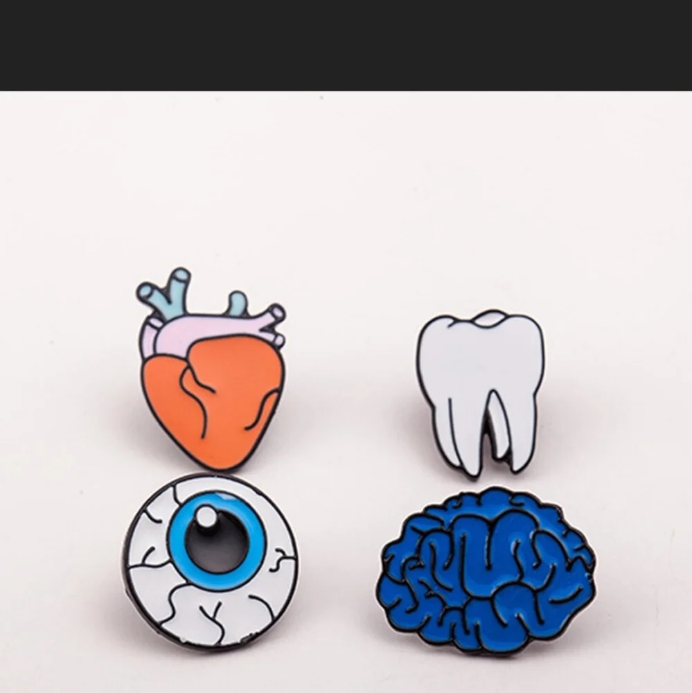 Eyeball Enamel Pin - Picture 4 of 4